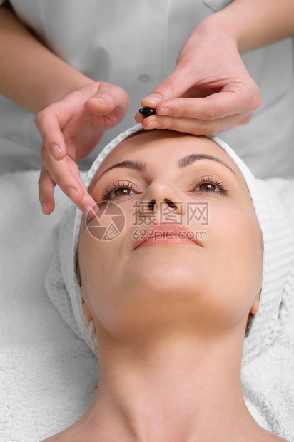 美容院面部皮肤维生素治疗的应用图片