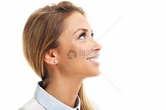 在白色背景下微笑的女人的个人资料图片