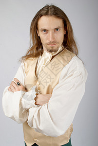 一个穿着中世纪领主服装长图片