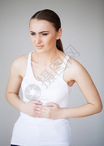 胃痛肚子痛的女人腹部疼痛的图片