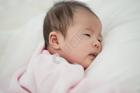 亚洲美丽的新生婴儿图片