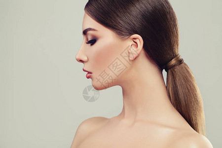 美貌丽的妇女肖像有健康皮肤和头发的女模范女孩女背景图片
