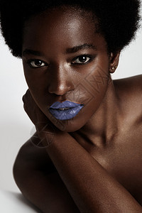美丽的非洲女人的特写图片