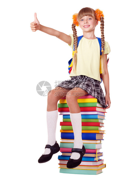 女孩坐在一堆书上举起拇图片