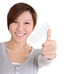 快乐的亚洲年轻女子给了你一个非常好的手势图片