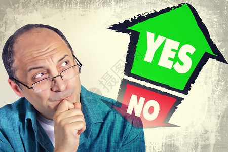 成年男子在回答是或否时面临巨大的两难困境的肖像facial表达方式