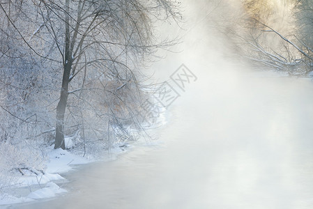 美国密歇根卡拉马佐河的福吉冬季风景图片