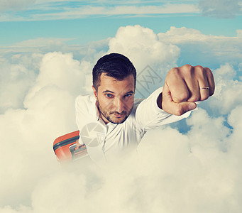 超级英雄商人拿着手提箱在云中图片