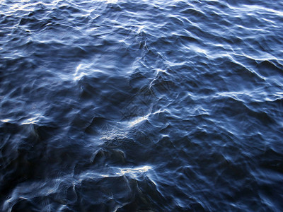 蓝水表面光波和耀斑可用图片
