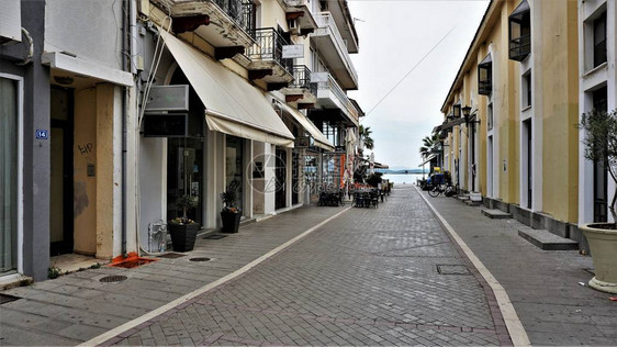希腊Preveza镇的街道这条有趣的街道通向Prev图片