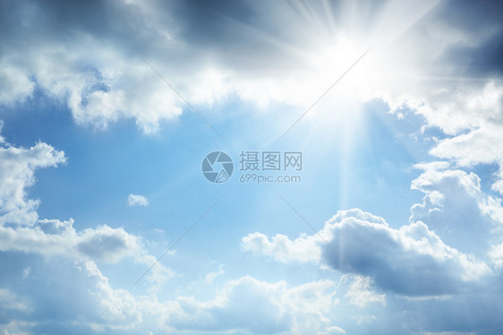 天空中的太阳和白云图片