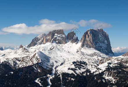 DolomitesAlps俯视意大利ValCoardana的S图片