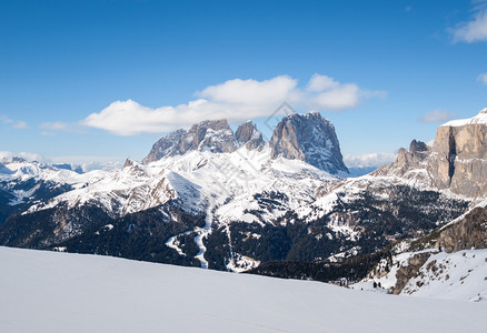 DolomitesAlps俯视意大利ValCoardana的S图片