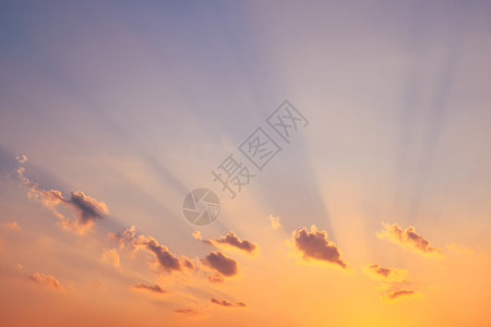 美丽柔和的日落天空背景图片