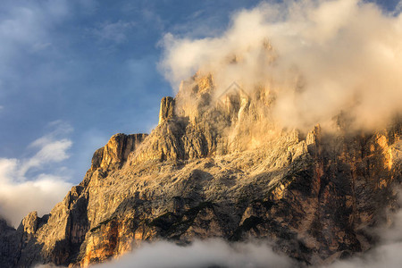 阿尔卑斯山地貌与多洛米特意大利欧洲的蒙图片