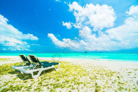 马尔代夫岛上美丽的热带海滩和大海图片