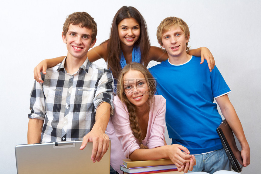 小将们拼搏进取彰显未来希望