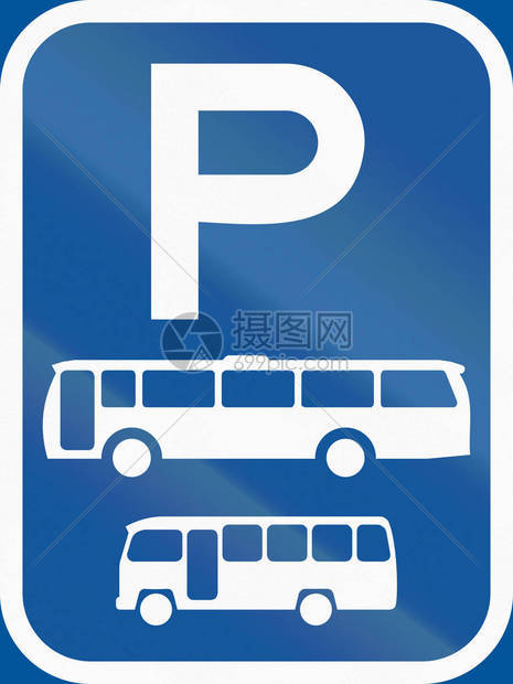 在非洲博茨瓦纳使用的路标公共汽车和中型公共图片