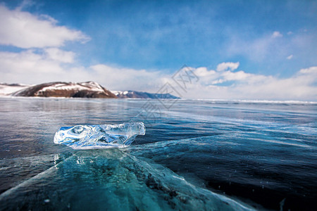 冰原上的浮冰冬季贝加尔湖图片