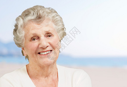 健的老年女人图片