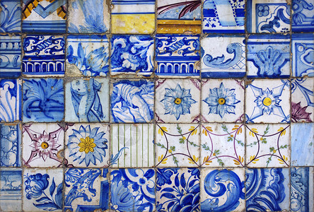十七世纪古老和受损的葡萄牙典型瓷砖图片