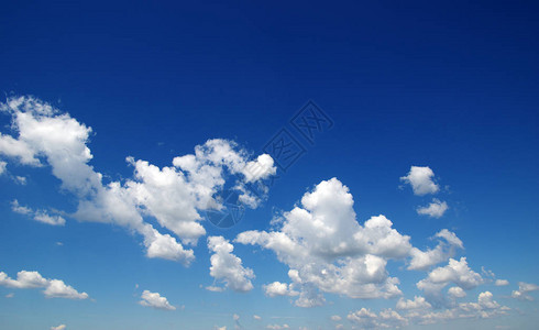 天空背景和白云图片