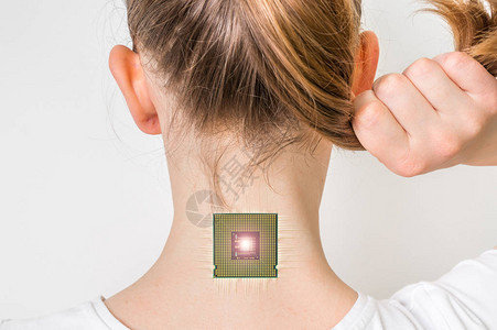 女人体内的脊髓微芯片未来技术和图片