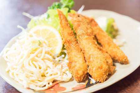 美味的炸虾日式食物图片