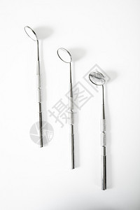 金属牙科医疗设备工具白色背景的图片