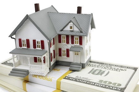 以白背景选择重点财务或租赁概念为根据的房屋模型和图片