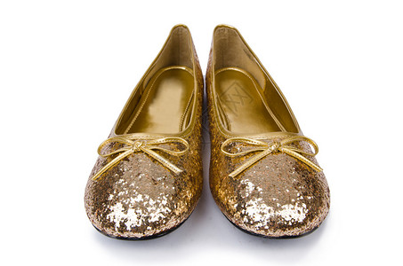 金色芭蕾舞鞋在白图片