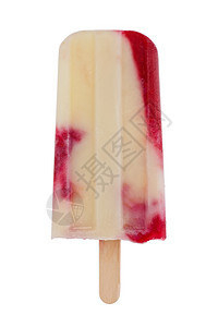 白巧克力和草莓冰棒是自制的用白背景图片