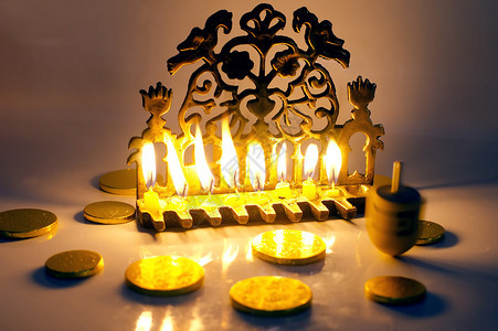 以及犹太节日Hanukkah的古老黄铜穆诺拉青铜图片