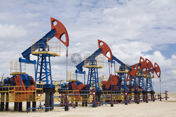 石油和天然气工业油泵图片
