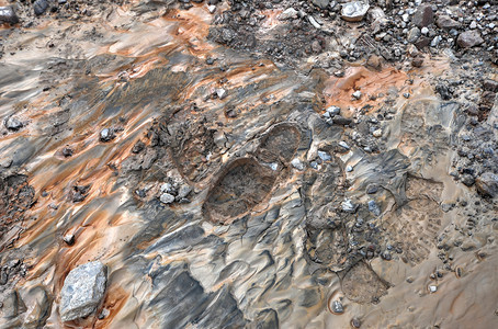 采矿作业泥土中的鞋印矿石生锈和泥土图片
