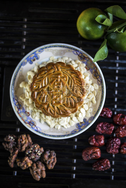 美食传统节日月饼糕点甜图片