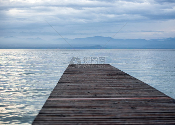 黎明时空在海上图片