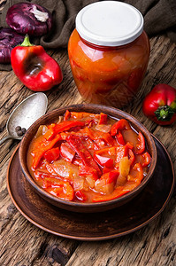 匈牙利国餐菜配胡椒和番茄图片