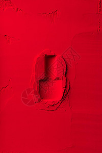 红色粉末上指甲油瓶形状的顶视图图片