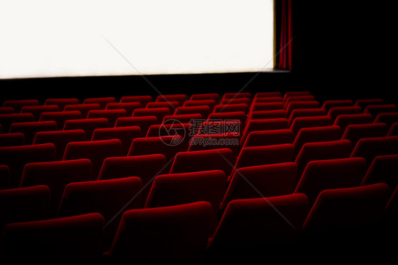 空荡的电影院里的红色椅子图片