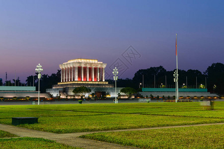 河内市胡志明陵墓的美丽夜景图片