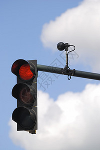 红色交通灯和传感器对图片