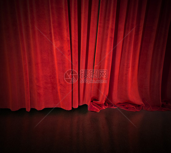 剧院舞台的红色幕布图片
