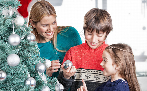 家庭装饰圣诞树背景图片