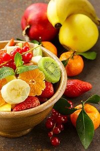 新鲜有机水果沙拉kiwi草莓香蕉curra图片