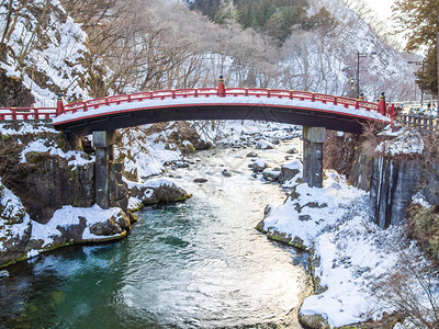 日本Nikko的一座地标雪图片