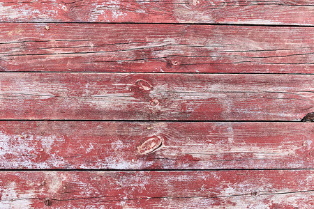 涂有红色油漆的旧木制背景带有裂缝图片