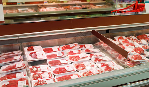 在超市展示肉制品图片