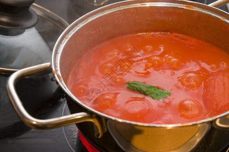 烹饪番茄酱的照片图片