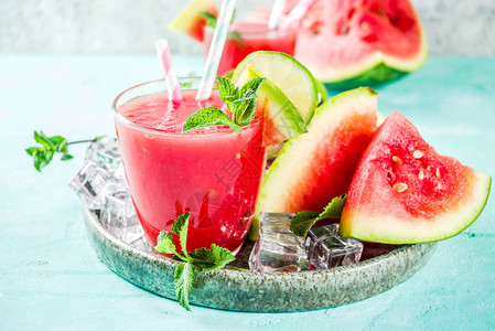 水果夏冷果饮料自制西瓜汁或滑冰图片